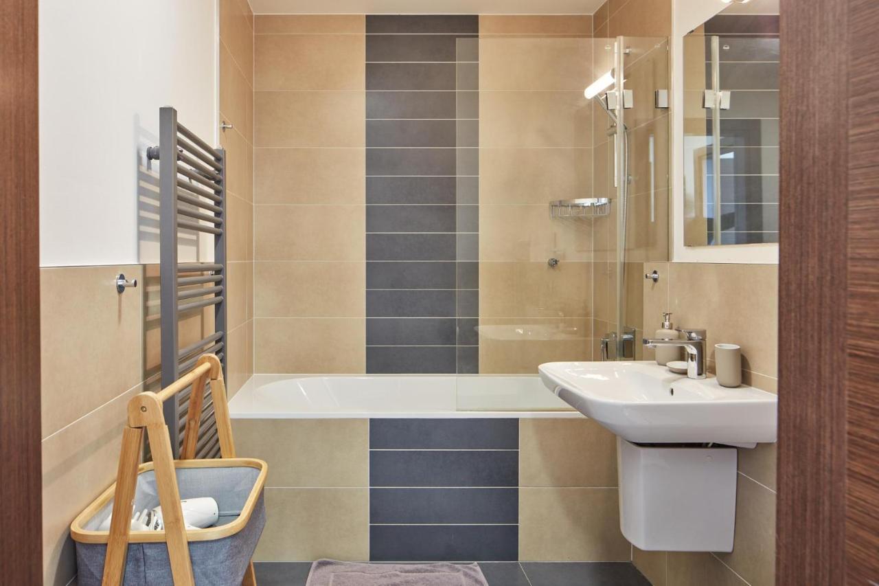 Apartment Spacious In Nusle By Days *